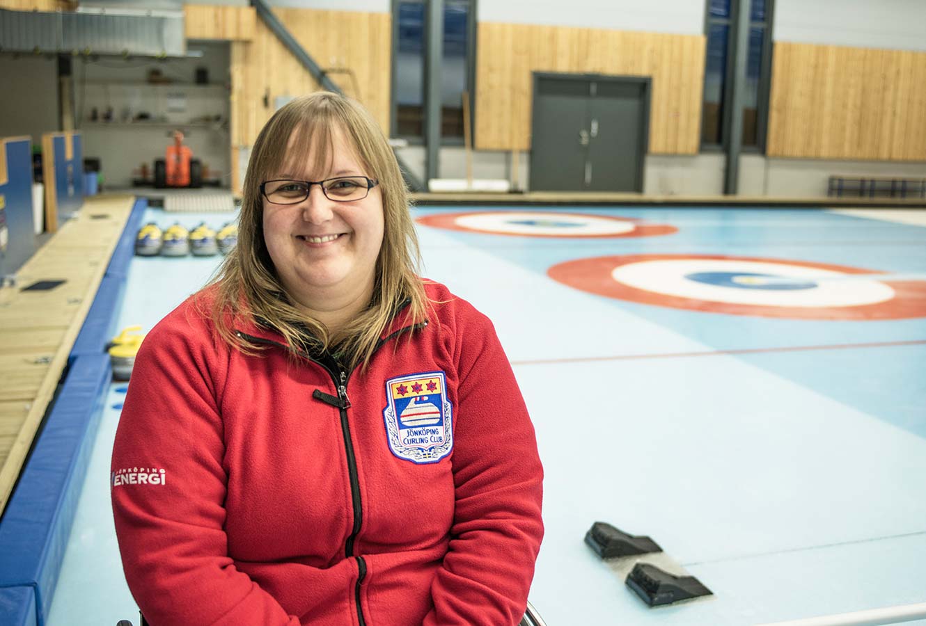curling-tjej-på-isen.jpg